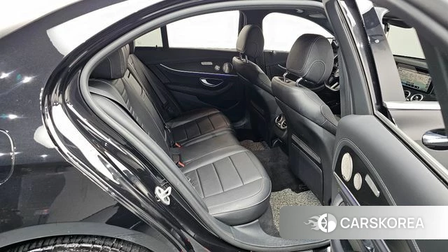 Mercedes-Benz E-Class W213 2023 Черный из Кореи, фото 2
