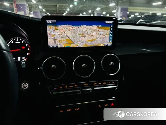 Mercedes-Benz C-Class W205 2019 Белый из Кореи, фото 2