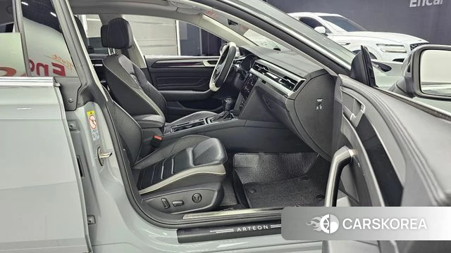 Volkswagen Arteon 2022 Серебристо-серый из Кореи, фото 2