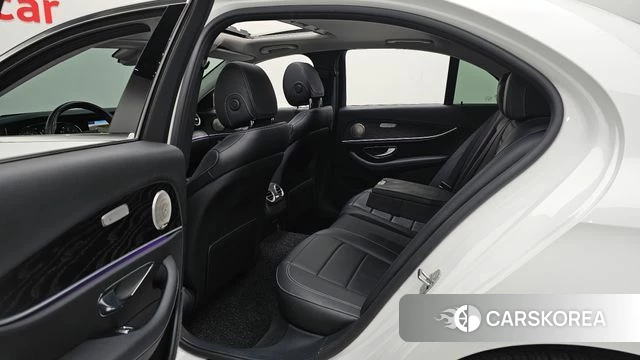 Mercedes-Benz E-Class W213 2018 Белый из Кореи, фото 2