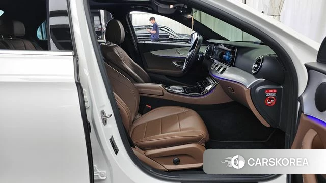 Mercedes-Benz E-Class W213 2021 Белый из Кореи, фото 2