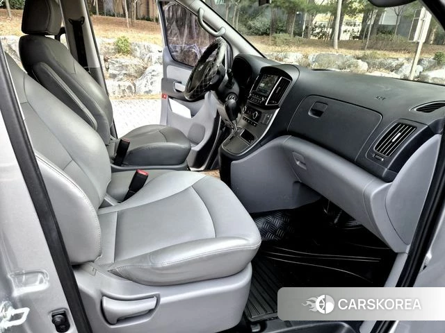 Hyundai The New Grand Starex 2019 Серебристо-серый из Кореи, фото 2