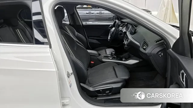 BMW 1 Series (F40) 2020 Белый из Кореи, фото 2