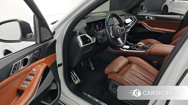 BMW X7 (G07) 2023 Белый из Кореи, фото 2