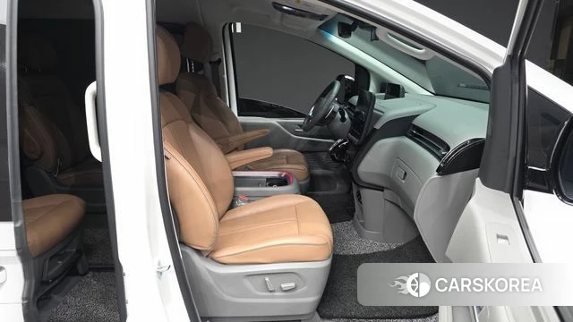 Hyundai Staria 2022 Белый из Кореи, фото 2