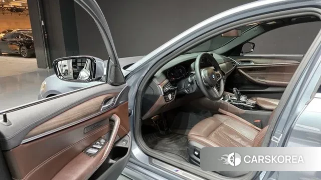 BMW 5 Series (G30) 2020 Серый из Кореи, фото 2