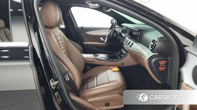 Mercedes-Benz E-Class W213 2021 Черный из Кореи, фото 2