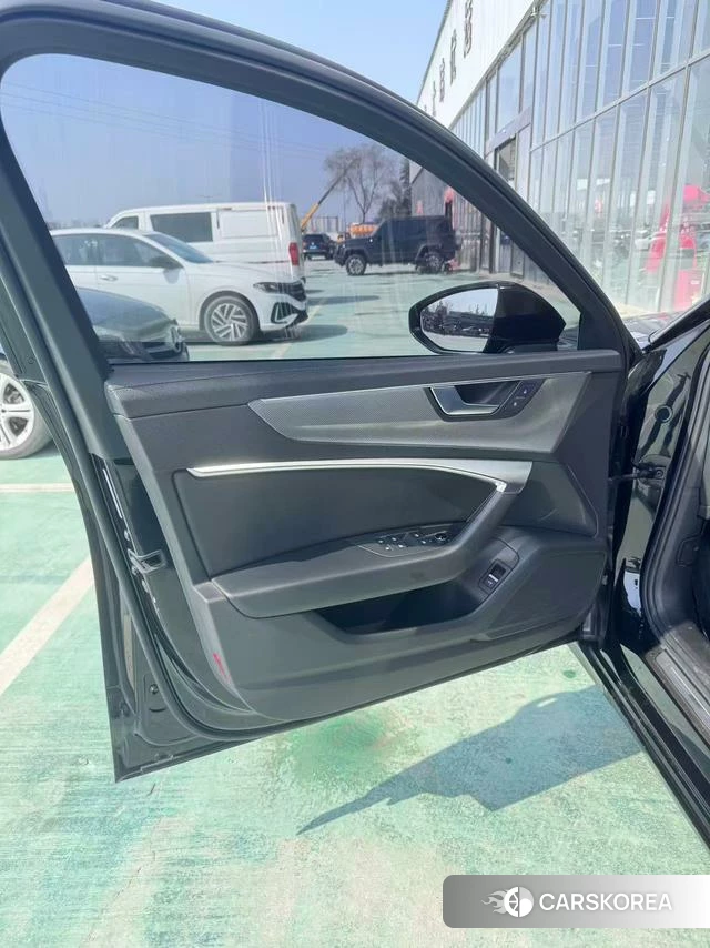 Audi A6L 2021 Черный из Китая, фото 2