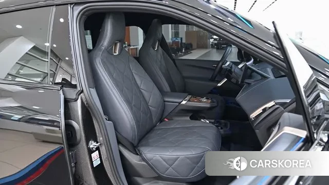 BMW iX 2024 Черный из Кореи, фото 2