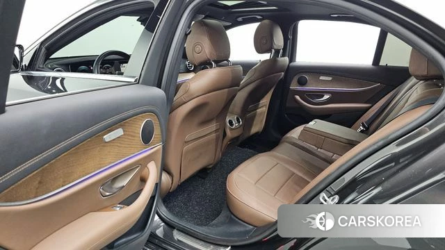 Mercedes-Benz E-Class W213 2021 Серый из Кореи, фото 2