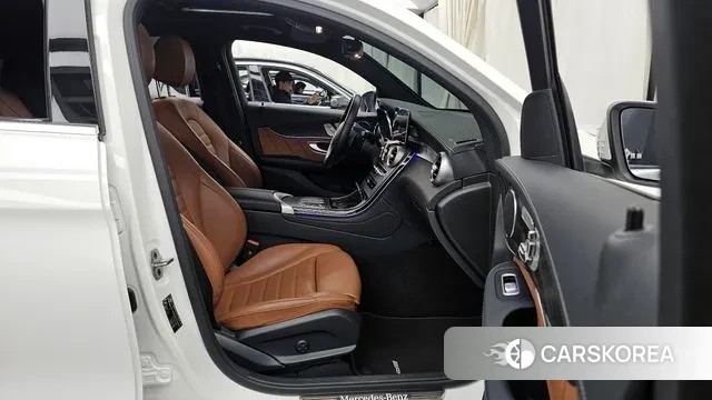 Mercedes-Benz GLC-Class X253 2023 Белый из Кореи, фото 2