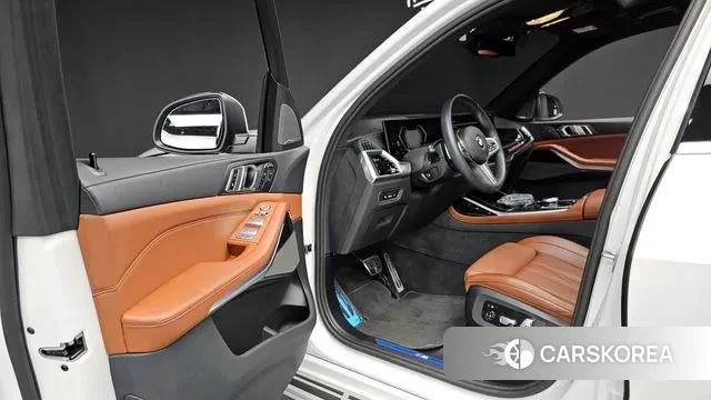 BMW X7 (G07) 2024 Белый из Кореи, фото 2