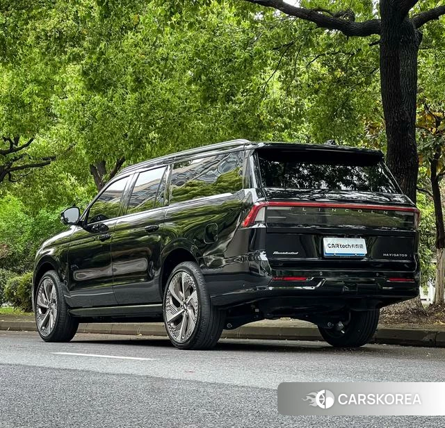 Lincoln Navigator 2025 Черный из Китая, фото 2