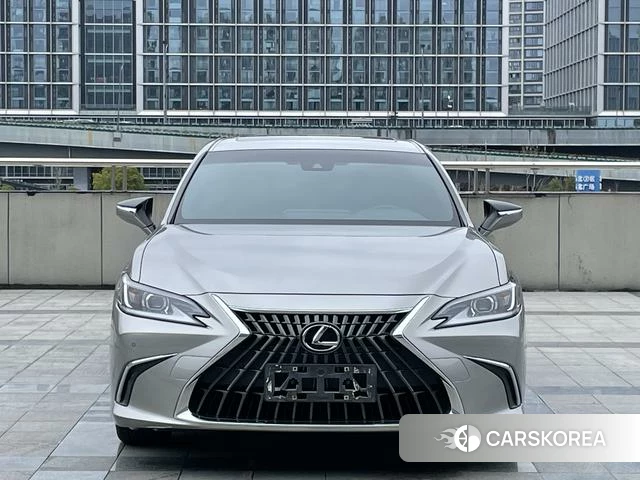 Lexus ES 2022 Серебристо-серый из Китая, фото 2