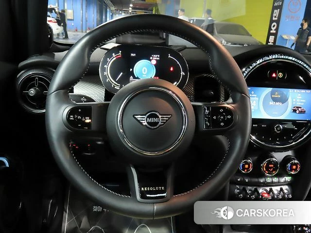 Mini Cooper 2023 Черный из Кореи, фото 2