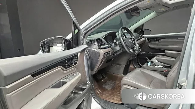 Honda Odyssey 2018 Серебряный из Кореи, фото 2