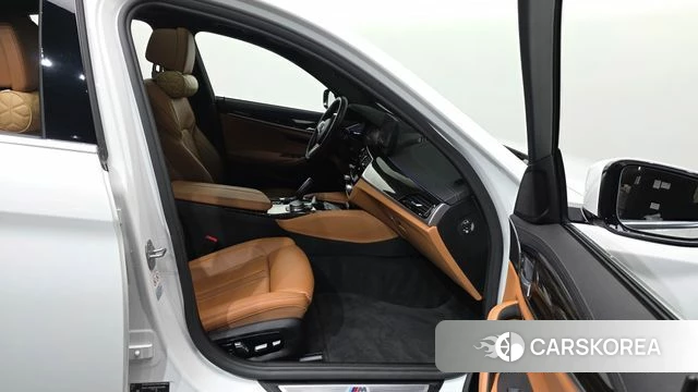 BMW 5 Series (G30) 2021 Белый из Кореи, фото 2