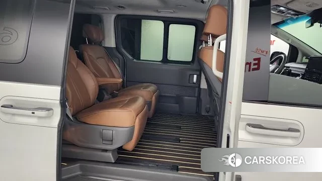 Hyundai Staria 2023 Белый из Кореи, фото 2