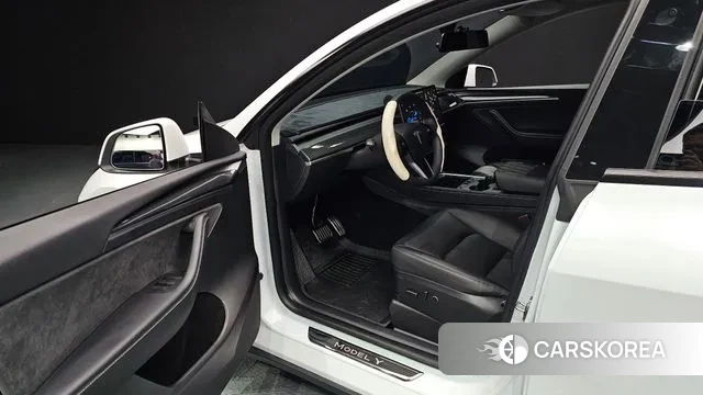 Tesla Model Y 2024 Белый из Кореи, фото 2