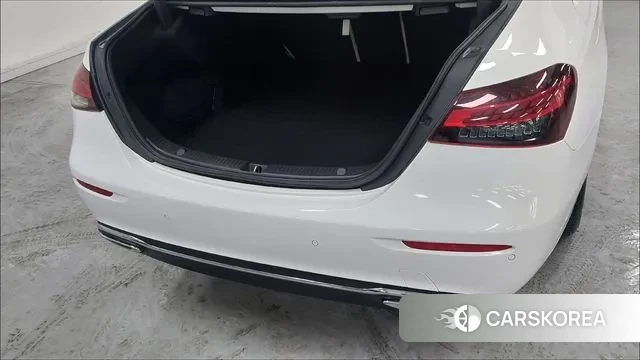 Mercedes-Benz E-Class W213 2023 Белый из Кореи, фото 2