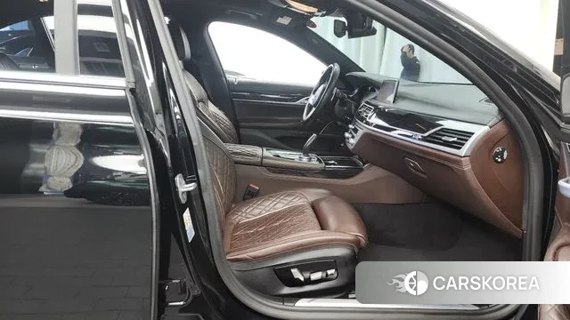 BMW 7 Series (G11) 2019 Черный из Кореи, фото 2