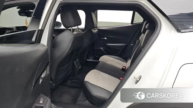 Peugeot e-2008 second generation 2020 Белый из Кореи, фото 2