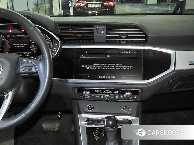 Audi Q3 (F3) 2023 Черный из Кореи, фото 2