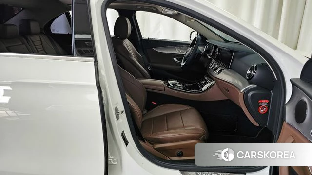Mercedes-Benz E-Class W213 2018 Белый из Кореи, фото 2