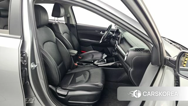 Kia The New K3 2nd generation 2022 Серый из Кореи, фото 2