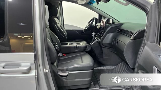 Hyundai Staria 2023 Серебристо-серый из Кореи, фото 2