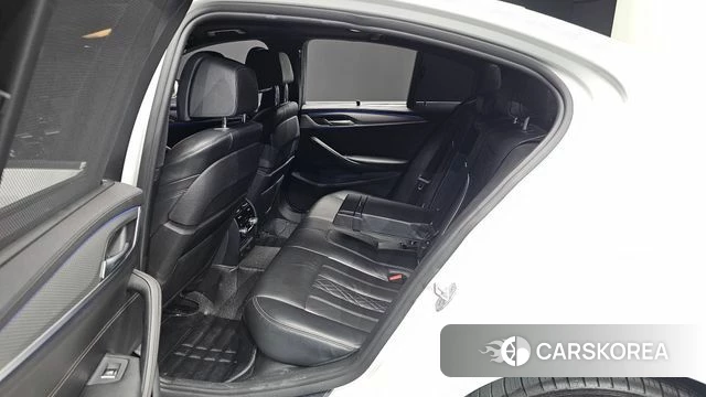BMW 5 Series (G30) 2018 Белый из Кореи, фото 2