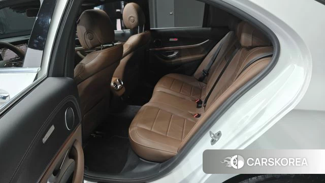 Mercedes-Benz E-Class W213 2023 Белый из Кореи, фото 2