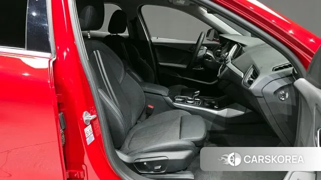 BMW 1 Series (F40) 2020 Красный из Кореи, фото 2