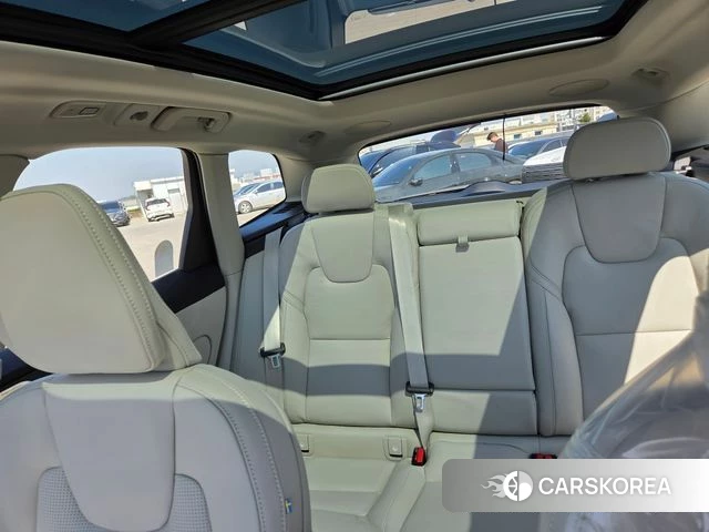 Volvo XC60 second Generation 2026 Красный из Кореи, фото 2