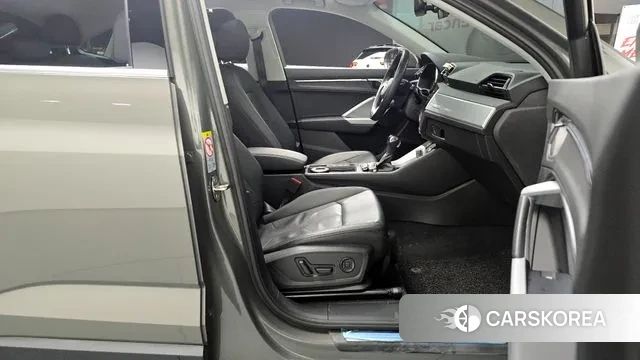 Audi Q3 (F3) 2022 Серебристо-серый из Кореи, фото 2