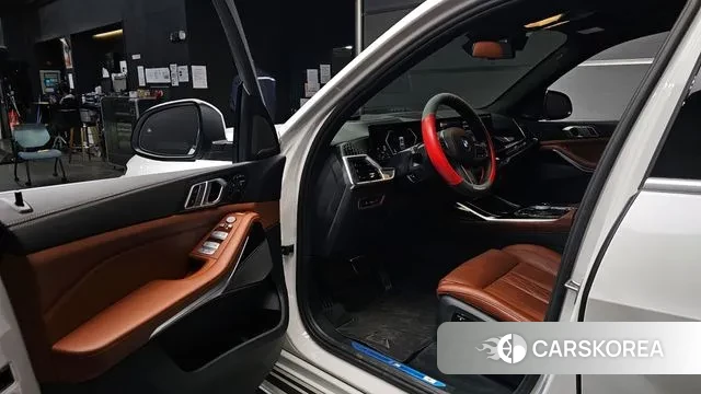 BMW X7 (G07) 2024 Белый из Кореи, фото 2