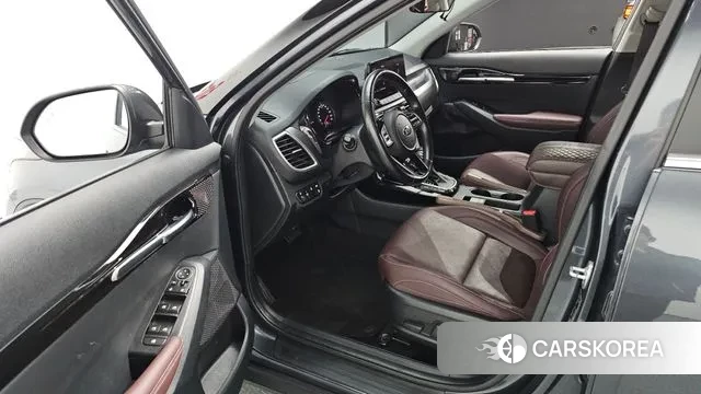 Kia Seltos 2021 Серый из Кореи, фото 2