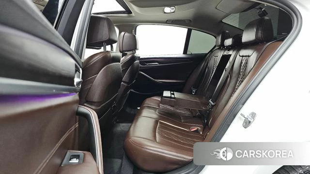 BMW 5 Series (G30) 2018 Белый из Кореи, фото 2