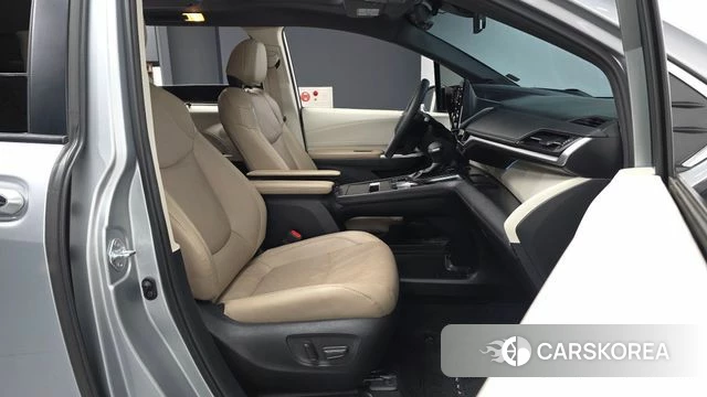 Toyota Sienna 4th Generation 2021 Серебряный из Кореи, фото 2