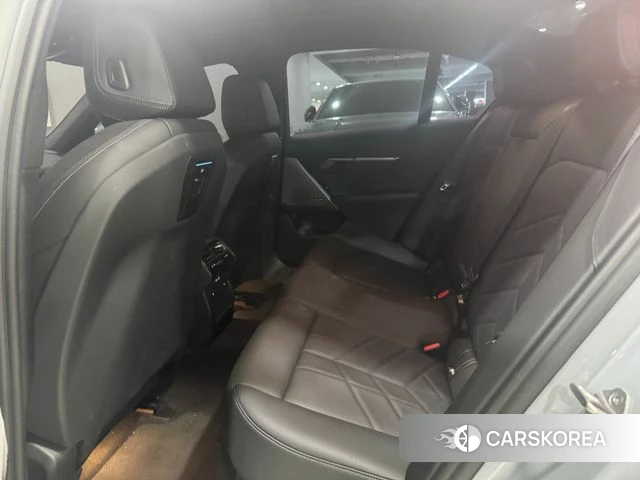 BMW 5 Series (G60) 2024 Светло-серебряный цвет из Кореи, фото 2
