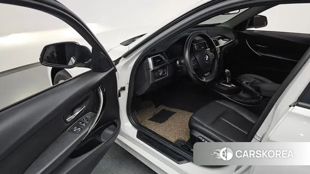 BMW 3 Series (F30) 2018 Белый из Кореи, фото 2