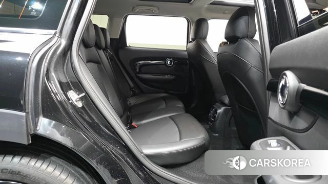 Mini Cooper Clubman 2023 Черный из Кореи, фото 2