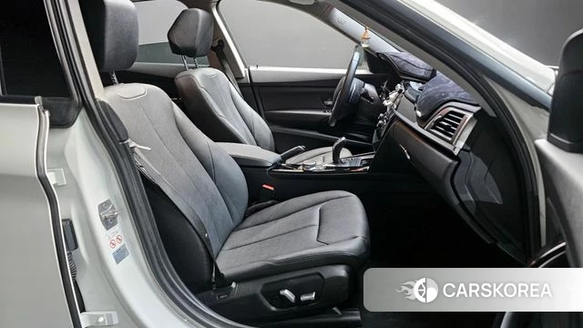 BMW 3 Series GT (F34) 2018 Белый из Кореи, фото 2