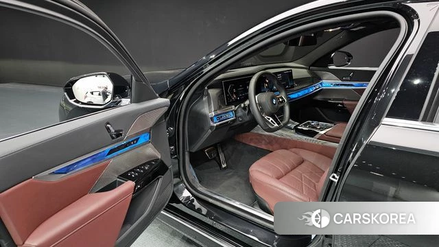 BMW 7 Series (G70) 2024 Черный из Кореи, фото 2