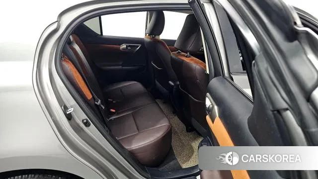 Lexus CT200h 2018 Серебристо-серый из Кореи, фото 2