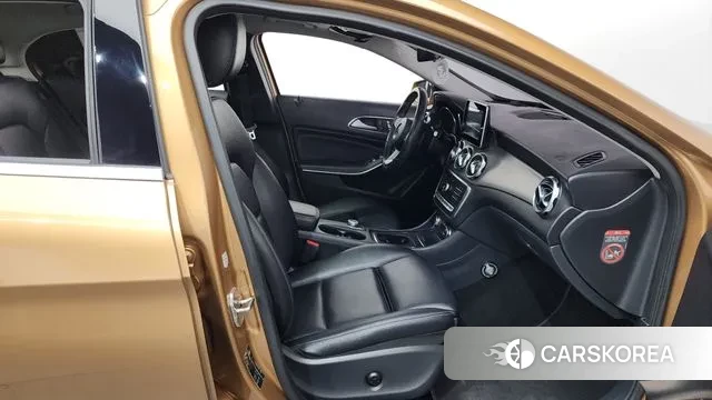 Mercedes-Benz GLA-Class X156 2018 Золотой из Кореи, фото 2