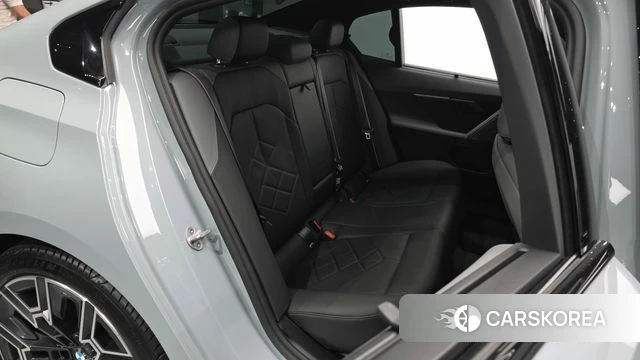 BMW 5 Series (G60) 2025 Серебристо-серый из Кореи, фото 2