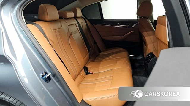 BMW 5 Series (G30) 2018 Серый из Кореи, фото 2