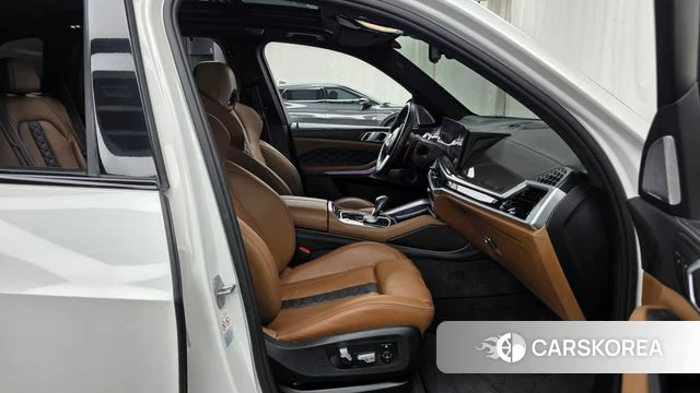 BMW X5M (G05) 2024 Белый из Кореи, фото 2