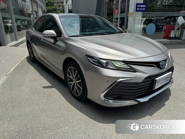 Toyota Camry 2023 Серебристо-серый из Китая, фото 2